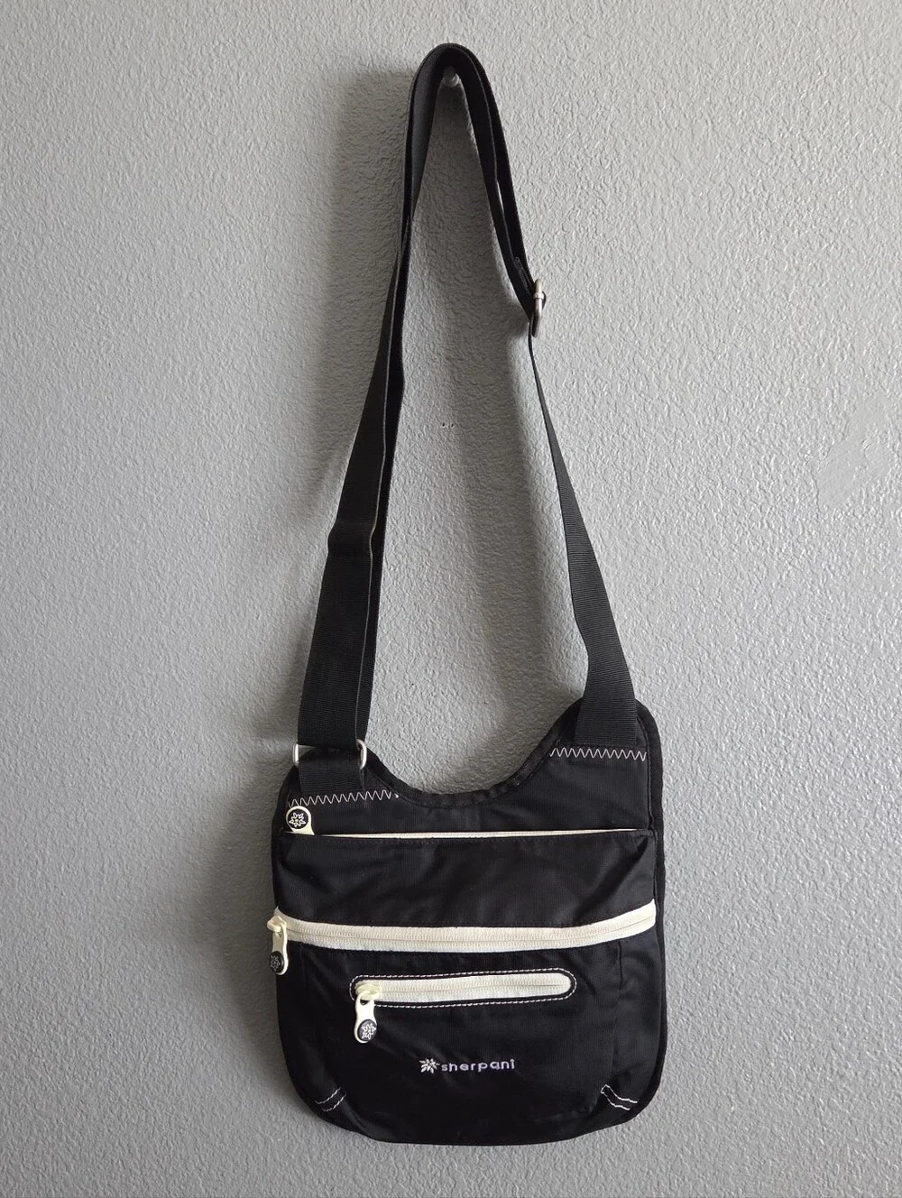 Sherpani Switch Shoulder Crossbody Bag Purse Black